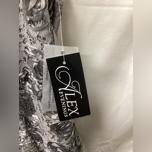 Alex Evenings cocktail Dress Rosette Lace with Cap Sleeves - Picture 5 of 6